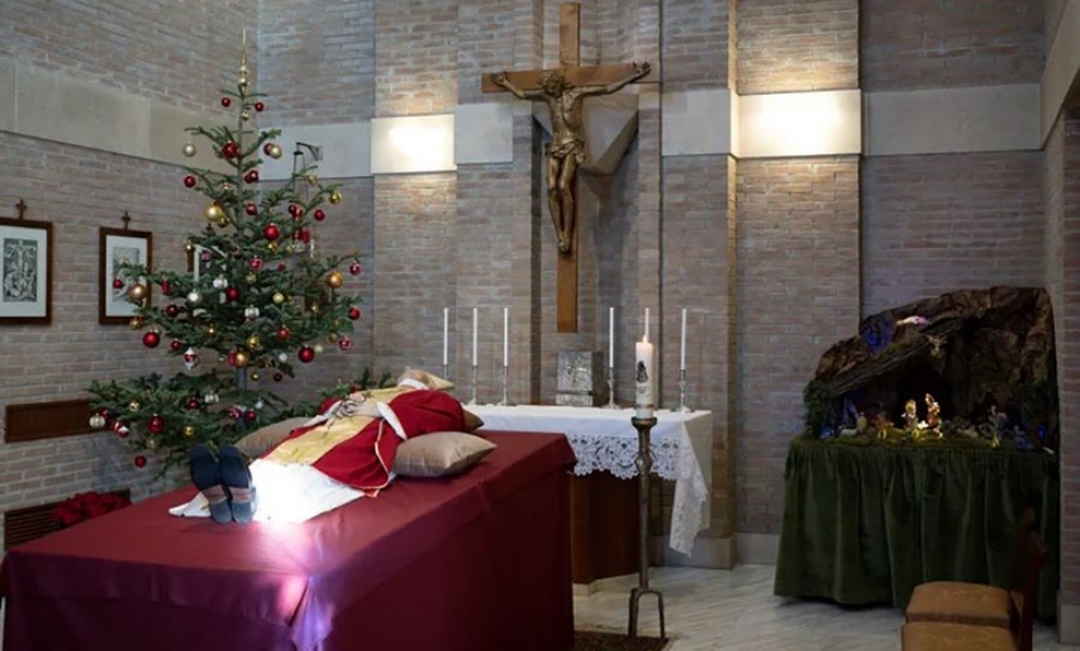 Capilla ardiente del Vaticano: Transcendieron las primeras fotos del cuerpo de Benedicto XVI