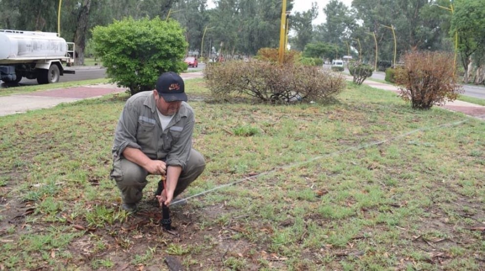 La Municipalidad trabaja para ampliar el riego por aspersión en el parque Aguirre