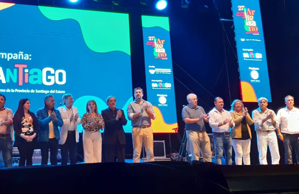 Una multitud disfrutó de la primera noche del Festival Nacional del Artesano en Ojo de Agua