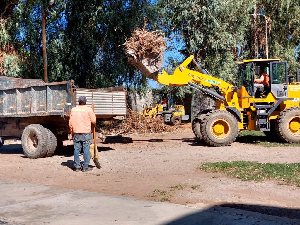 El municipio realizó un nuevo operativo de limpieza en la Club Atlético Central Argentino