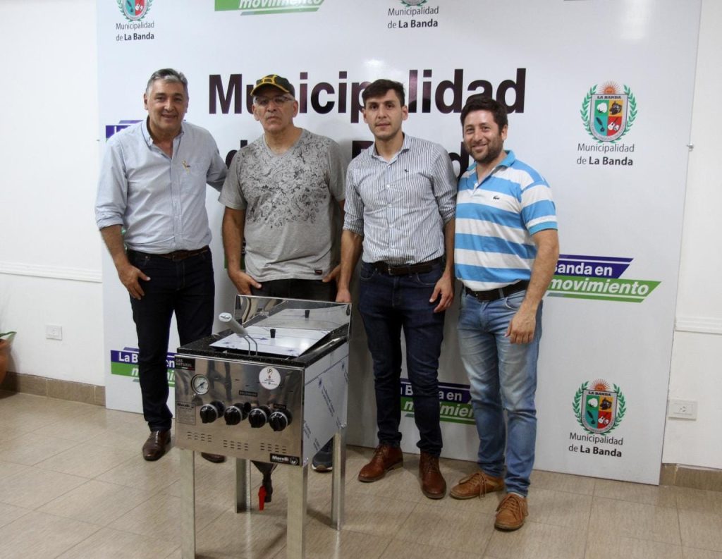 Nediani realizó la entrega de equipamiento industrial a un vecino del B° 25 de Mayo 