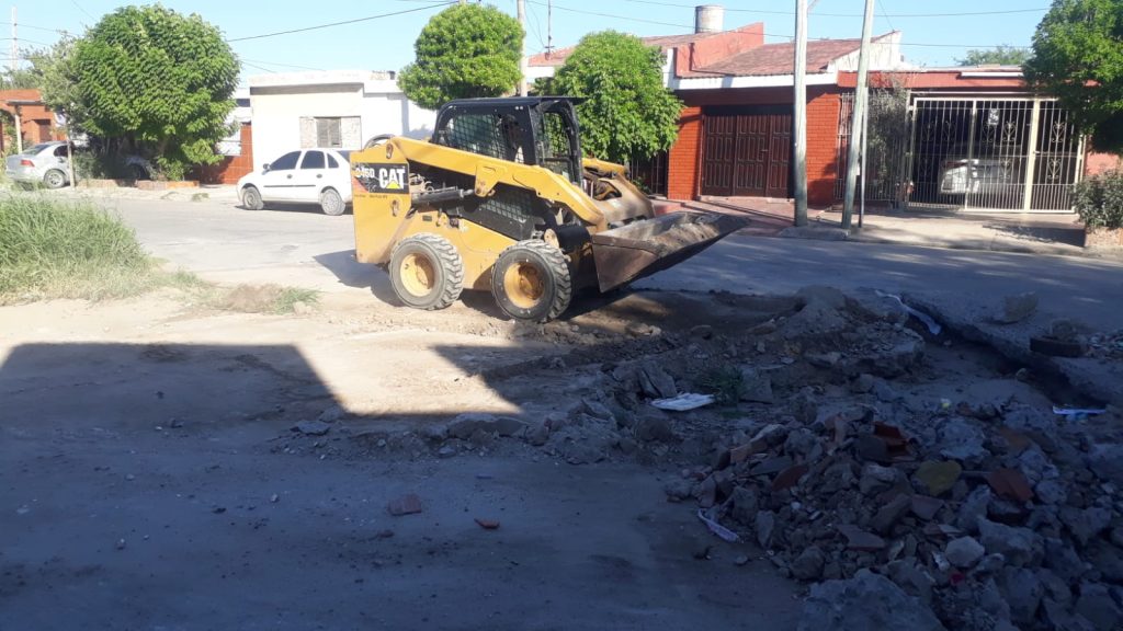 La municipalidad refuerza los trabajos de mejoramiento integral de calles de diferentes barrios