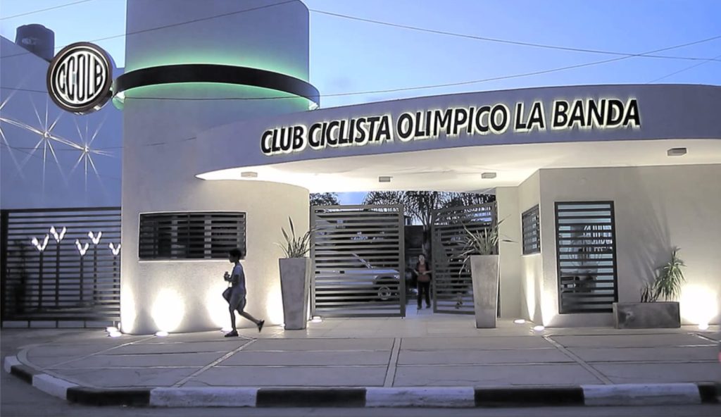 El municipio entregó elementos deportivos a la Sub Comisión de Vóley de la Asociación Civil Olímpico