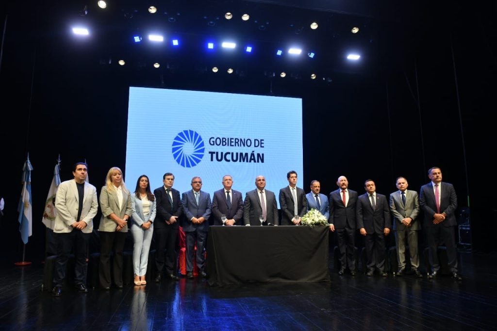 Zamora acompañó a Manzur en su acto de reasunción como gobernador de Tucumán