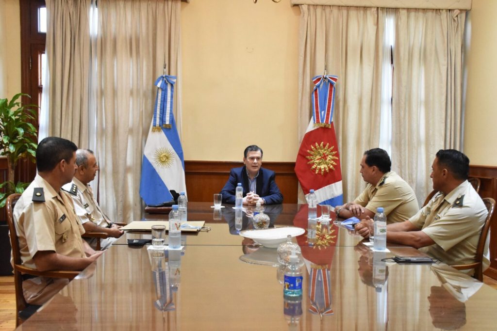 Autoridades del Ejército fueron recibidas por Zamora en Casa de Gobierno