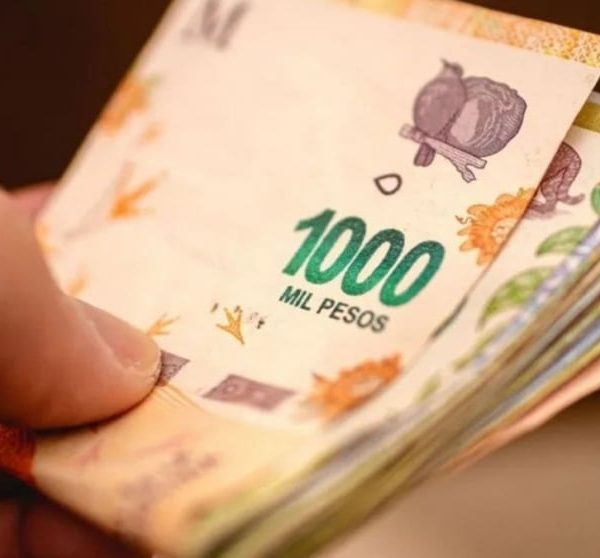 Estudiantes cobran $10.700 esta semana según DNI