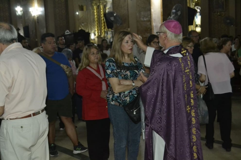 El obispo Bokalic ofició la misa en la Catedral por el Miércoles de Ceniza