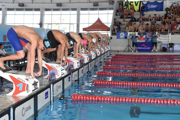 Matias Sosa González consiguió la medalla de Oro en el Campeonato República de Natación Juveniles