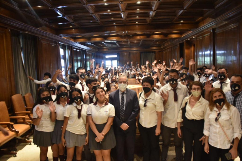 Alumnos de Suncho Corral visitaron Casa de Gobierno