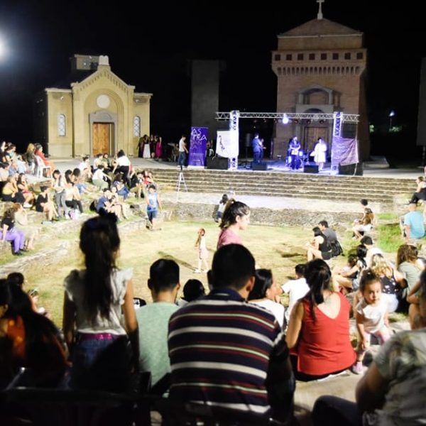 Con una amplia concurrencia, se presentó “Enredadas, Música y Danza de Mujeres”, en el Parque del Encuentro