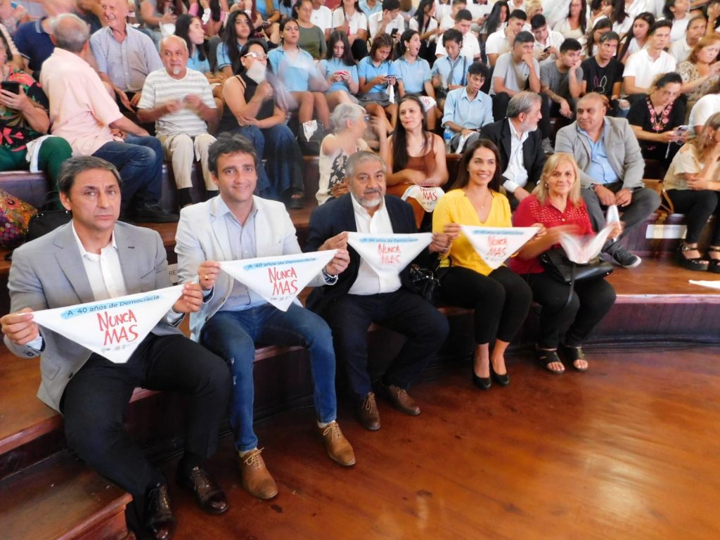 Realizaron el acto por los 40° años de democracia en la Escuela del Centenario