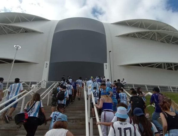 El Estadio Único comienza a tomar color con el ingreso del público