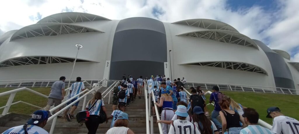 El Estadio Único comienza a tomar color con el ingreso del público