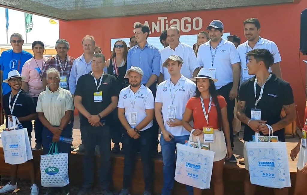 “Wado” de Pedro visitó el stand de Santiago en la ExpoAgro 2023