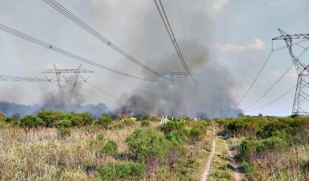 El Gobierno está convencido de que el incendio que provocó el apagón masivo fue intencional