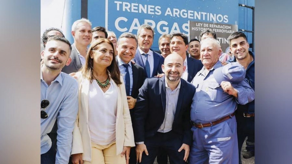 Mirolo junto a Massa en la vuelta del tren a Mendoza