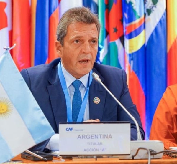 Massa consiguió desembolsos por 840 millones de dólares
