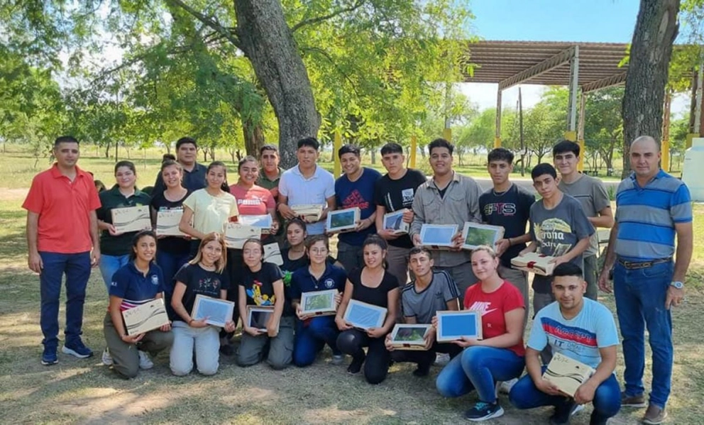 Entregaron tablets a alumnos de la ciudad de Los Juríes