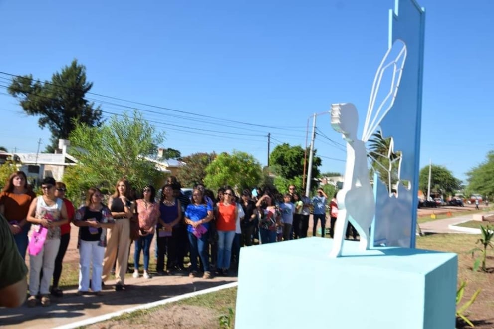 Inauguraron el Paseo de la Mujer en Añatuya, con tres simbólicos monumentos