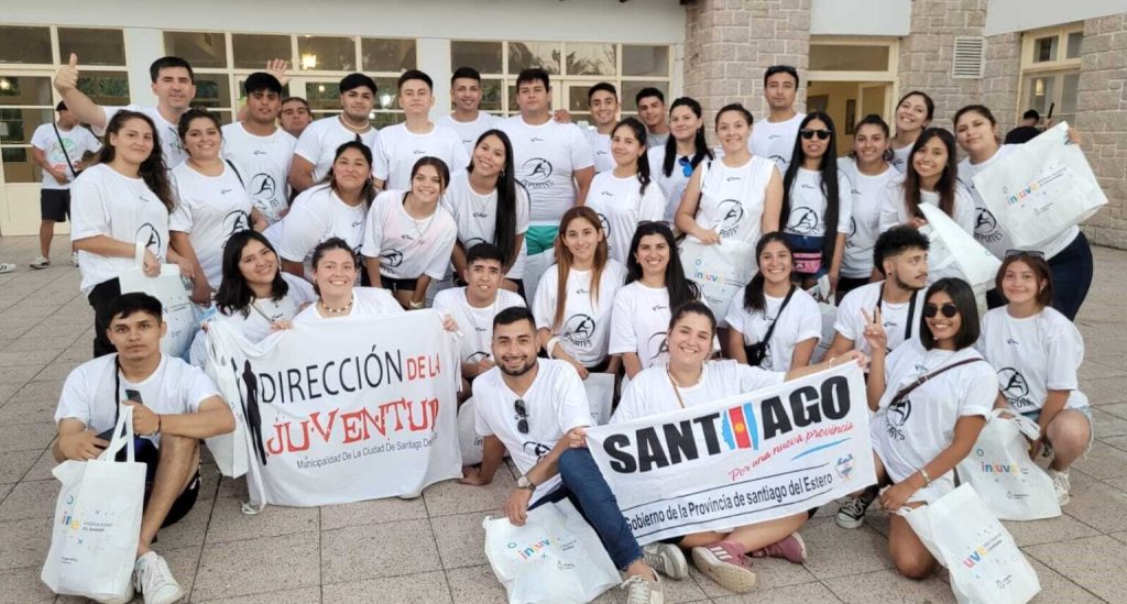 Jóvenes santiagueños visitan Córdoba con “Juventur”
