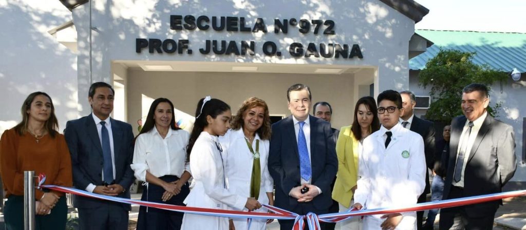 Gerardo Zamora inauguró una escuela y viviendas sociales en Forres