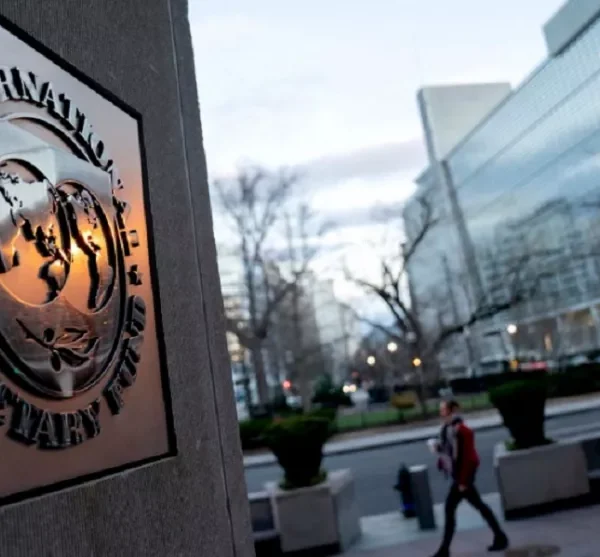 FMI: «Se está avanzando de manera constructiva» en el rearmado económico