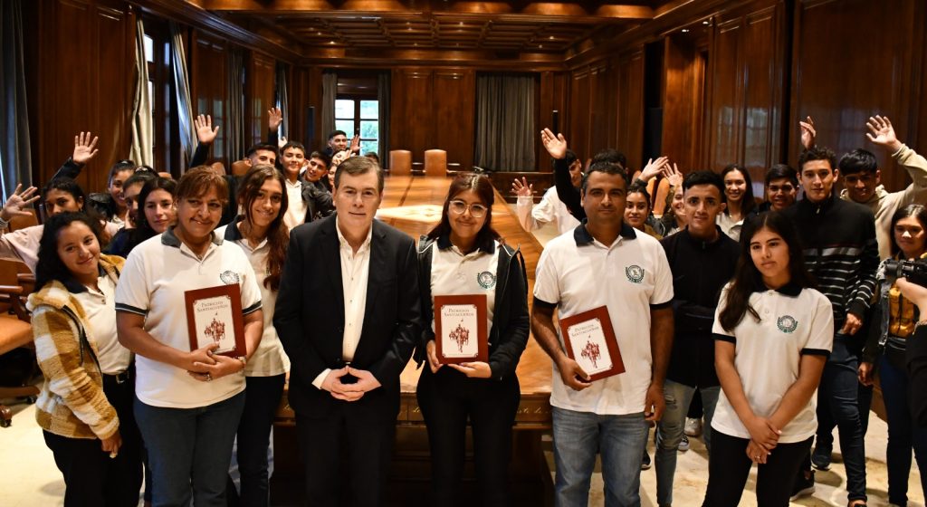 Zamora recibió en Casa de Gobierno a estudiantes del departamento Moreno