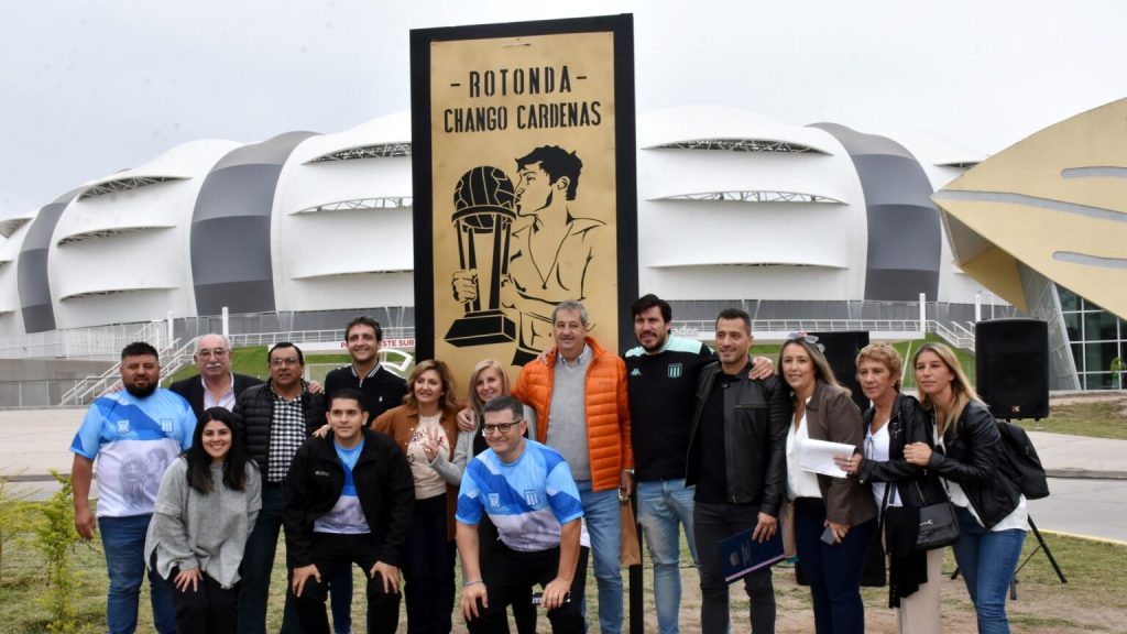 Inauguraron la rotonda Juan Carlos “Chango” Cárdenas en el predio del Estadio Único Madre de Ciudades