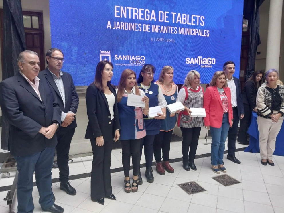 Se entregaron tablets a los jardines municipales