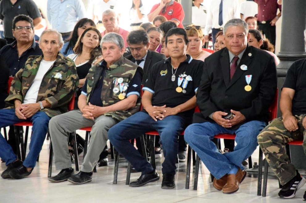 Añatuya:  Homenajearon a héroes de la guerra de 1982