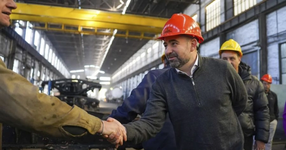 Pablo Mirolo visitó los talleres ferroviarios en Junín