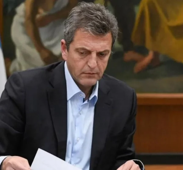 Massa presentó el nuevo dólar agro con un tipo de cambio fijo a $300