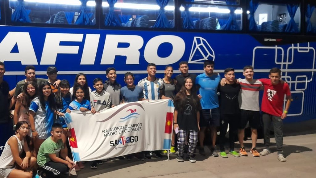 El equipo de natación del Natatorio Olímpico participa en San Luis por la Copa Otoño