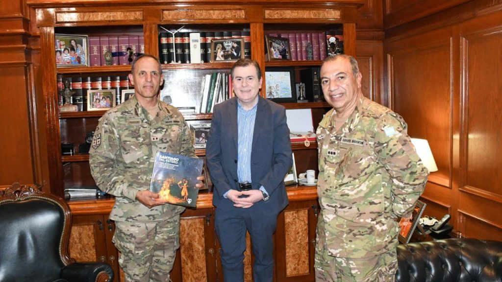 Zamora se reunió con el comandante de la Primera División del Ejército en Curuzú Cuatiá, Corrientes