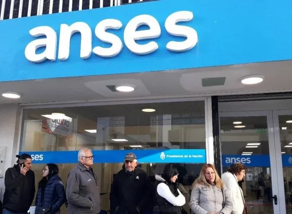 El Gobierno anunciará un aumento de jubilaciones, pensiones y AUH