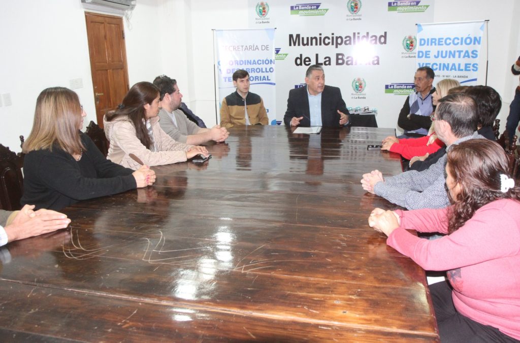 El intendente Nediani recibió a vecinos de diferentes barrios para habilitar y renovar juntas vecinales