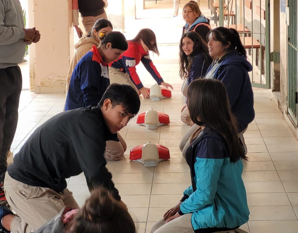 Más de 80 personas se capacitaron en RCP, DEA y Atragantamiento en el Colegio Agrotécnico