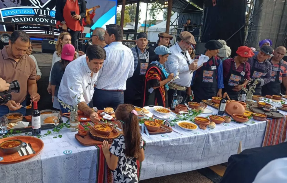 Sumampa recibió a los mejores locreros y asadores del país, en masivo festival