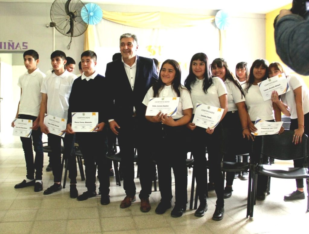 Alumnos de la Escuela Secundaria Municipal prometieron lealtad a la Constitución Nacional 