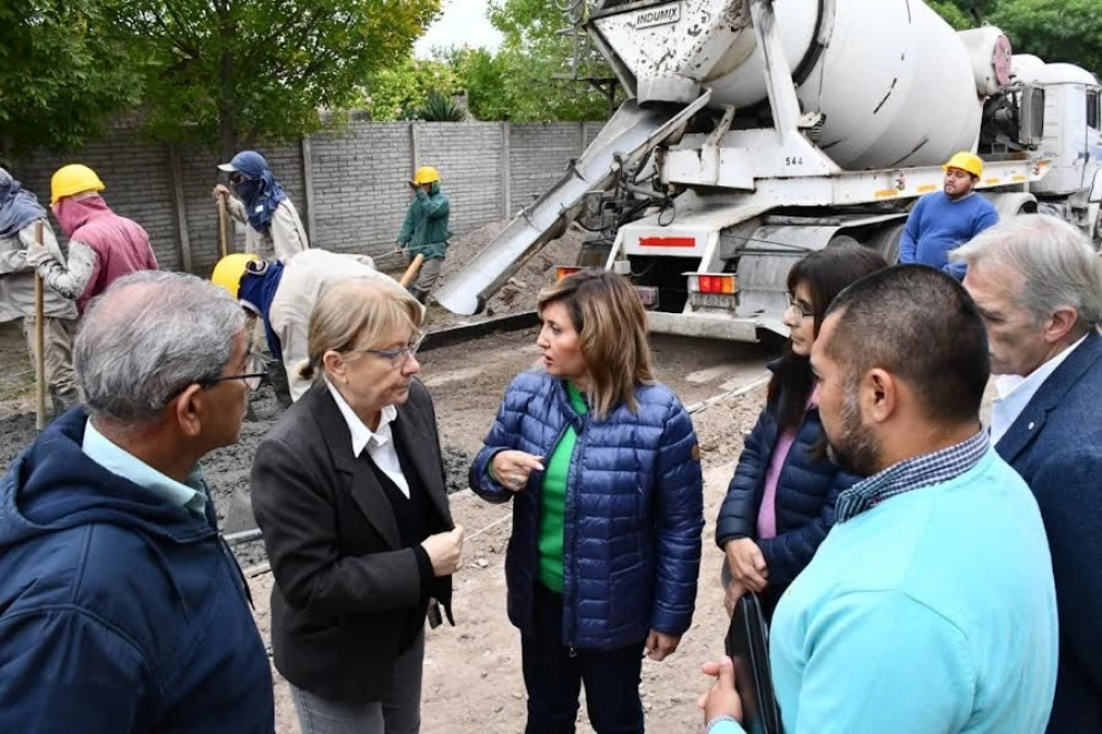 La intendente Fuentes destacó el avance de obra de pavimentación en los barrios Tradición y Mariano Moreno