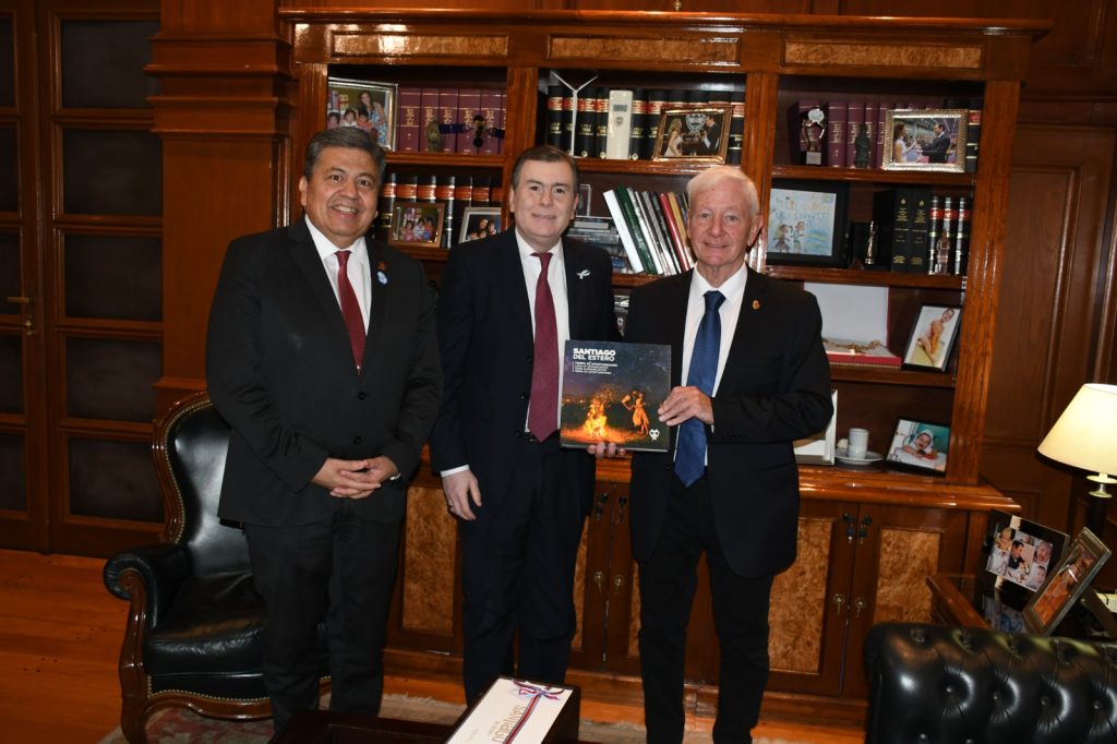 Zamora recibió en Casa de Gobierno al rector universitario Dr. Hugo Juri