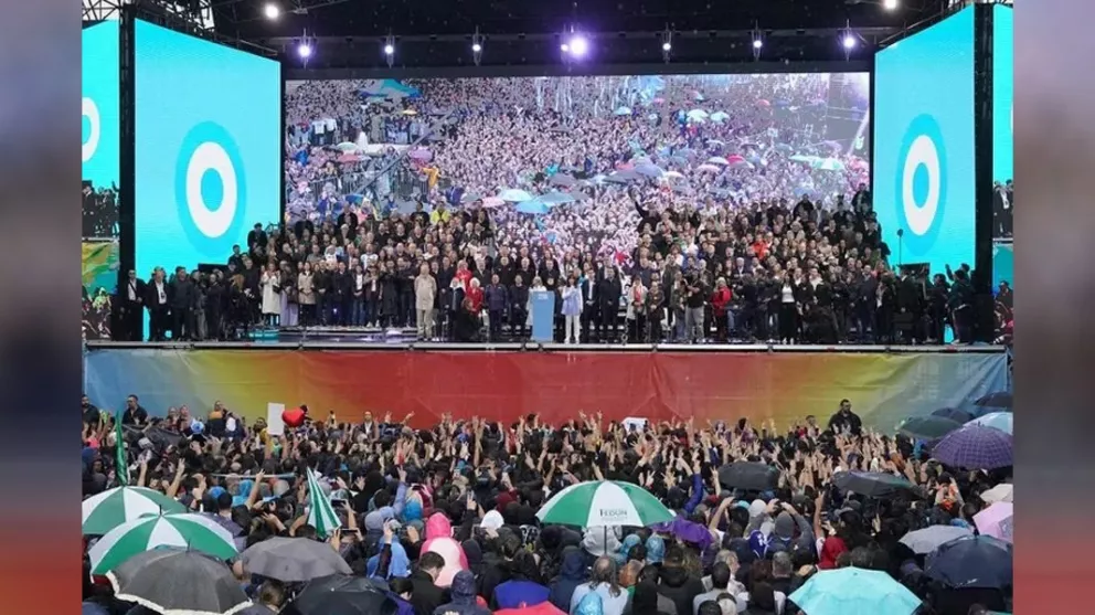 El pedido de la militancia no cesa: «Cristina presidenta» y «Una más y no jodemos más»