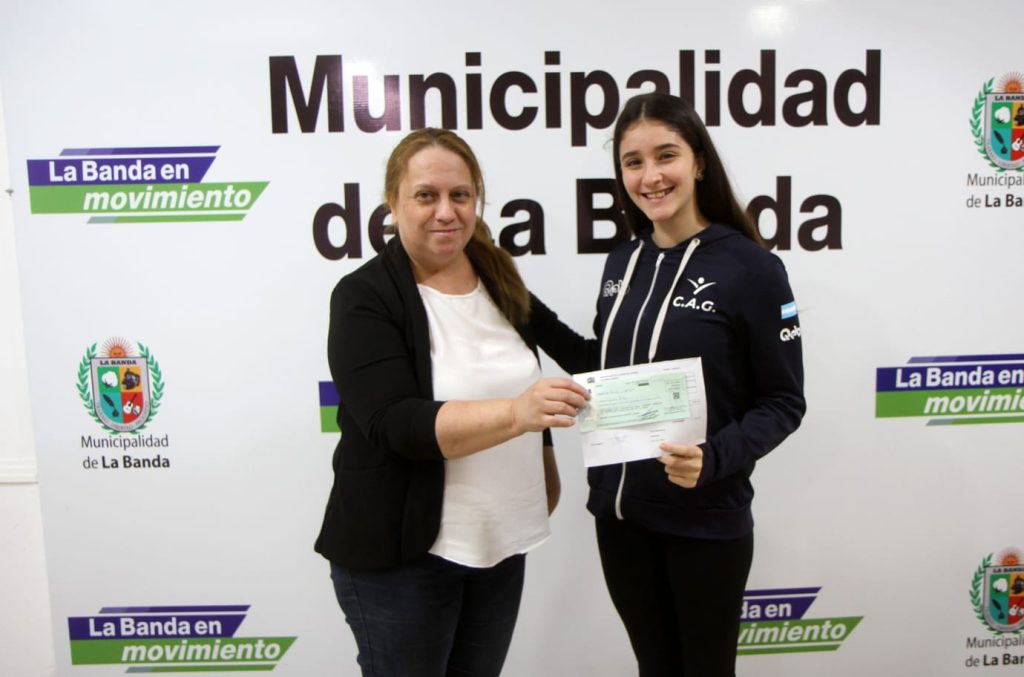 El municipio entregó una ayuda económica a la gimnasta Lola Gulotta