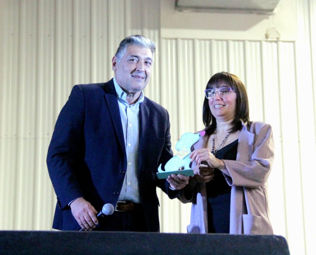 El municipio recibió el “Premio Bichos 2023” por la promoción de la tenencia responsable de mascotas