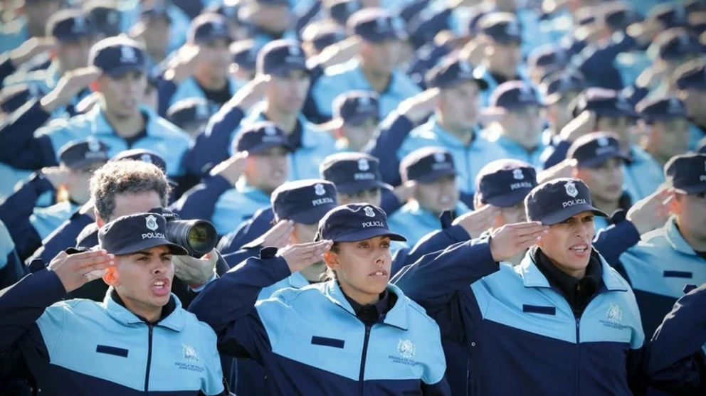 Kicillof reforzará la seguridad en el conurbano con una nueva fuerza policial en los barrios más violentos