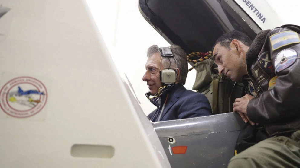 Macri en su gobierno compró 5 aviones que nunca van a poder volar
