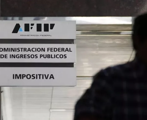 La AFIP intimó a más de 5.700 personas a declarar sus compras de dólar MEP