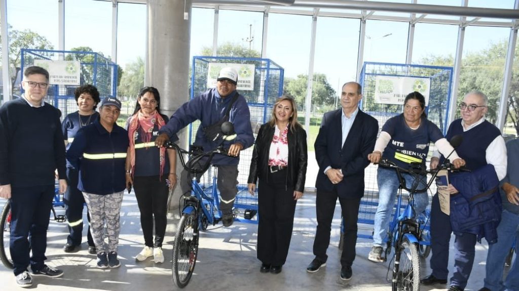Recuperadores Urbanos fueron beneficiados con tricicletas eléctricas