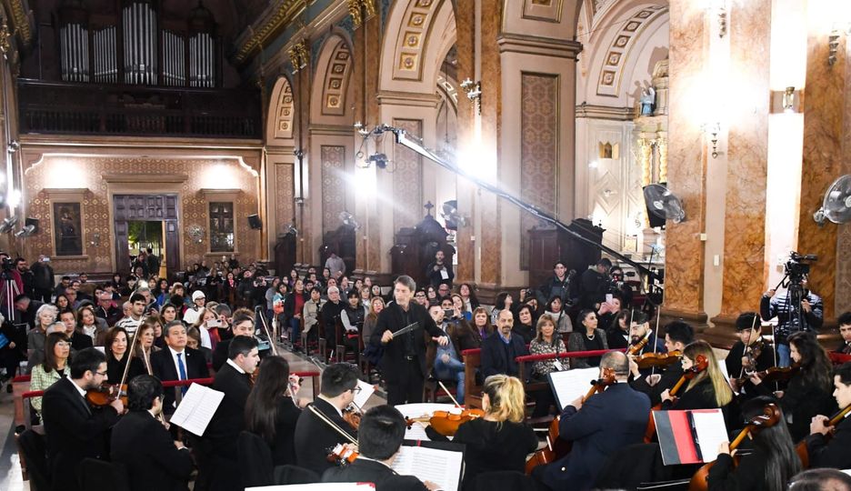 La Municipalidad y la Unse presentaron el concierto sinfónico para la Ciudad del Barco en la Catedral Basílica