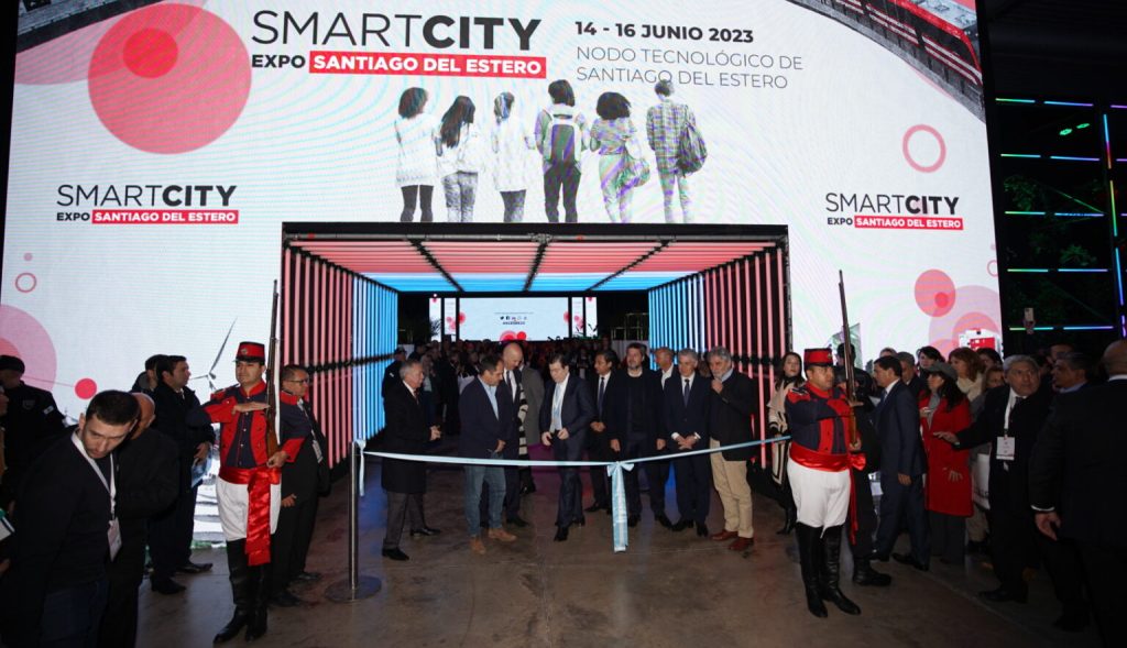 Con más de 2 mil asistentes comenzó el 2° Smart City Expo Santiago del Estero